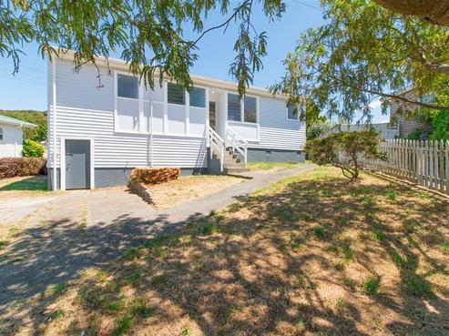 6 Hukatai Street, Elsdon