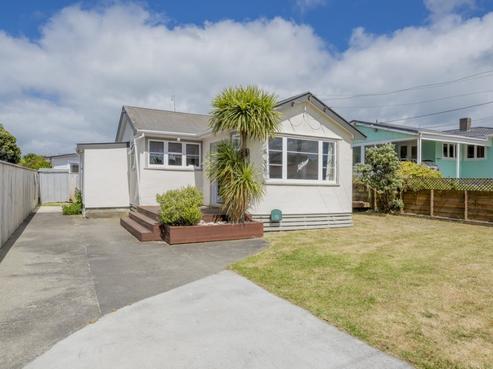 18 Mahana Road, Paraparaumu Beach
