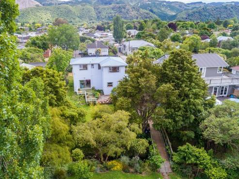 19 Heretaunga Square, Silverstream