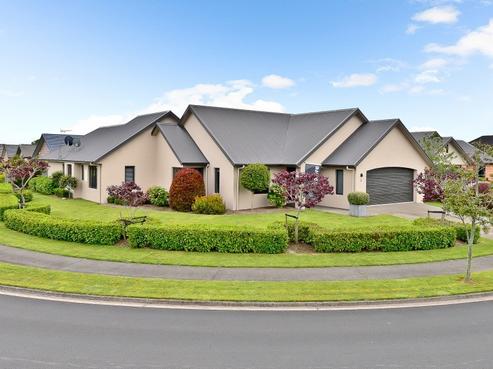 6 Langdale Court, Huntington