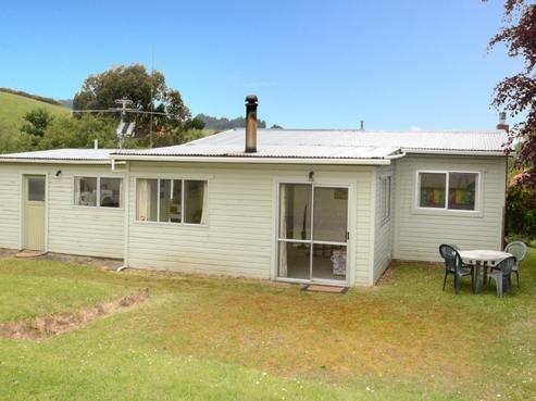 102 Hall Road, Sawyers Bay