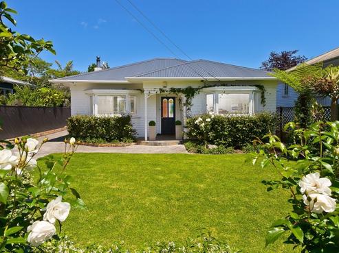 18 Premier Avenue, Point Chevalier