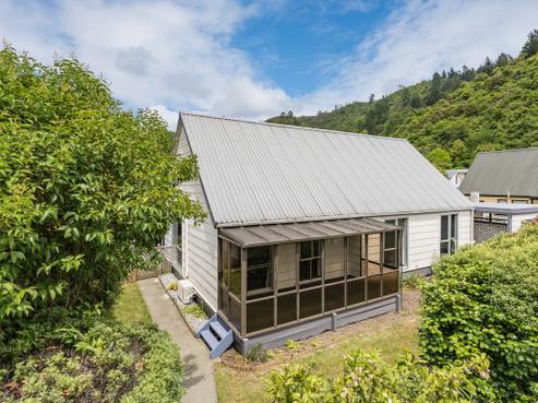 1 Silverbirch Grove, The Brook