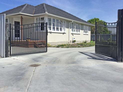 714 Wavell Street, Akina