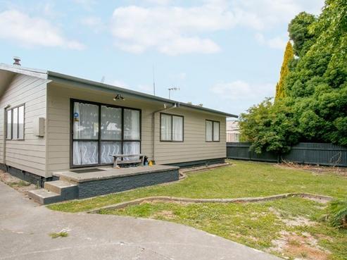 910 Clive Street, Akina