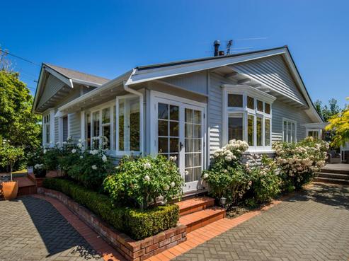 111 Kings Crescent, Central Hutt