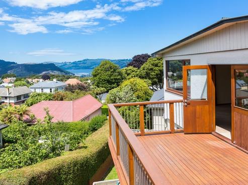 25 Garfield Avenue, Roslyn