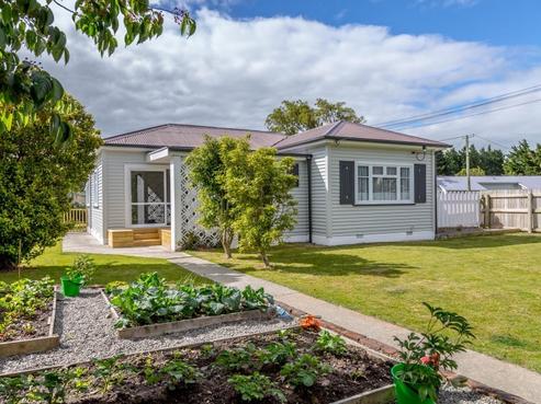 25 Lyon Street, Featherston
