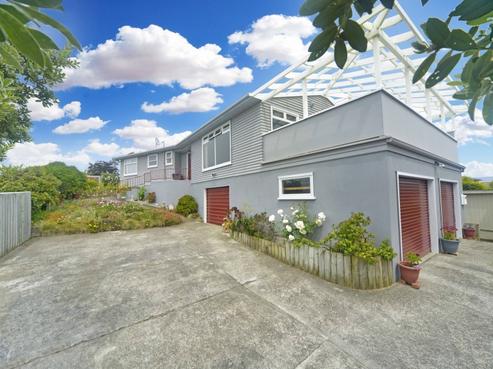 87 Tasman Road, Otaki Beach