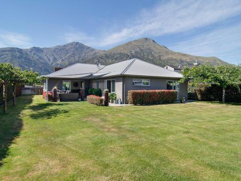 3 Coburn Place, Lake Hayes Estate