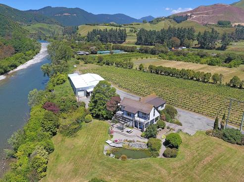 121 River Terrace Road, Brightwater