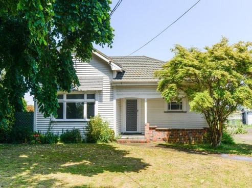 568 Lyndhurst Road, Frimley
