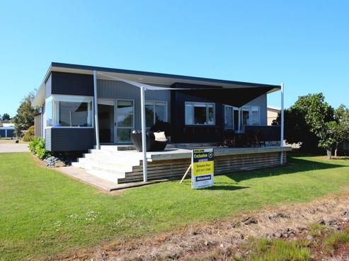 150 The Fairway, Matarangi