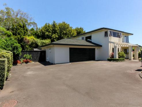 20A Kinross Drive, Merrilands