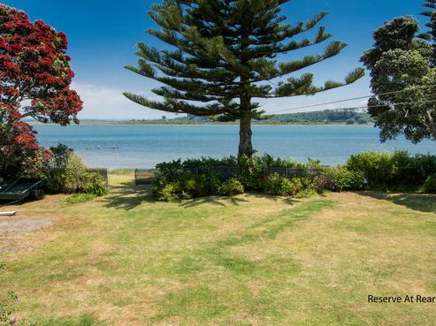 684 Pukehina Parade, Pukehina