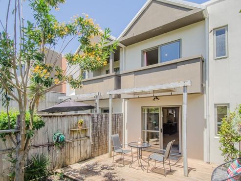 12/21 Hunters Park Drive, Three Kings