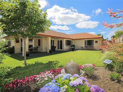 12 Keryn Place, Frimley
