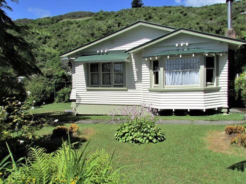 35 Freyberg Terrace, Greymouth