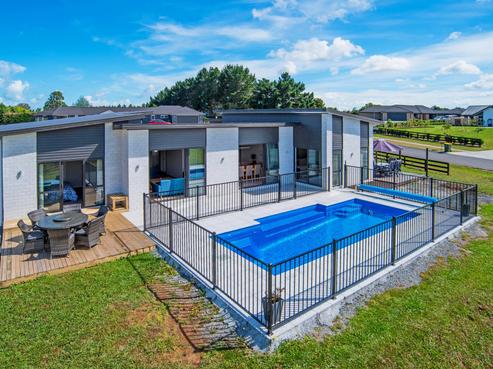 6 Coach Road, Kingseat