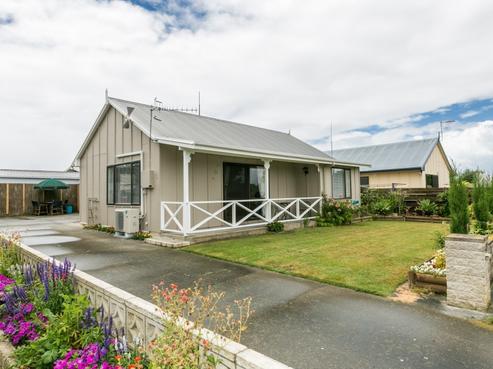 17 Spriggs Crescent, Greenmeadows