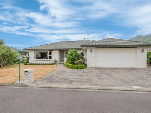 82 Parata Street, Waikanae