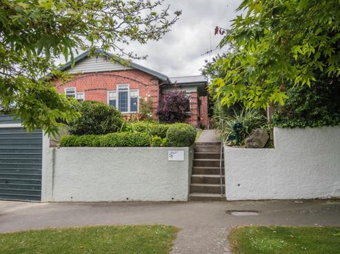 76 Avenue Road, West End
