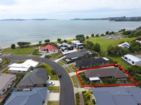 18 Schooner Avenue, Snells Beach