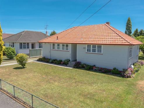 34 Pine Avenue, Bader