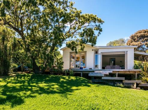 7 Crescent Road East, Ostend