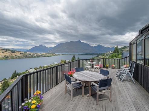 33 Woodlands Close, Queenstown Central