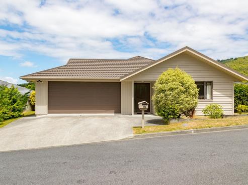 18 Ronald Scott Grove, Riverstone Terraces