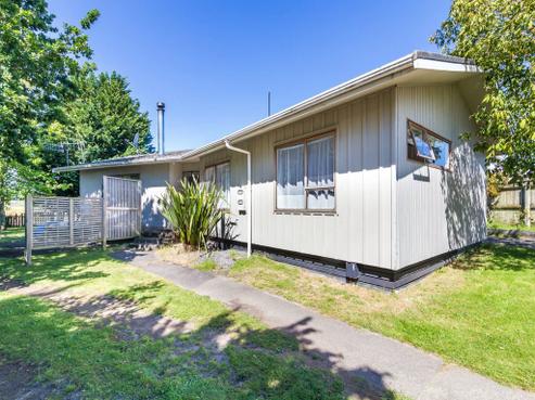 8 Invergarry Road, Hilltop