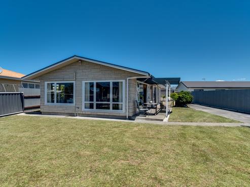 14 Clark Avenue, Pirimai