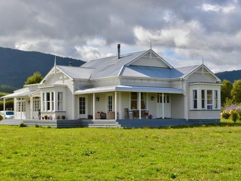 19 Martins Road, Manakau