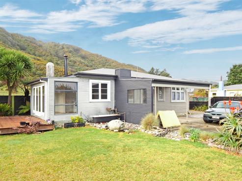 31 Main Road, Hector