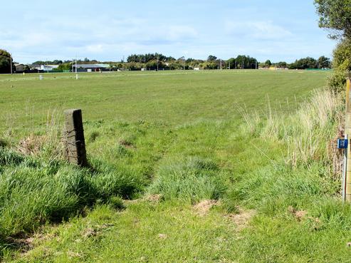 139 Black Road, Otatara