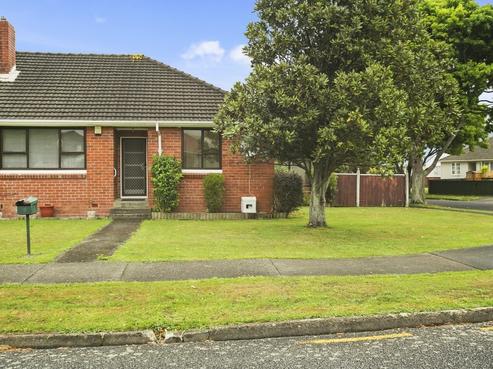 8 Sladden Street, Naenae