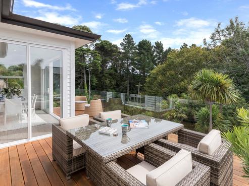 33 Copperfield Terrace, Mellons Bay