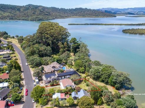 8 Robinson Road, Whitianga