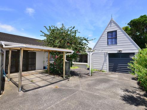 18B Edgewater Grove, Orewa