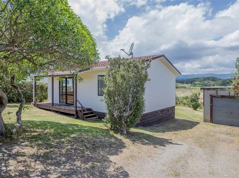 18 Moana Street, Otaki Beach
