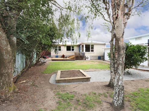 77 Holdsworth Avenue, Trentham
