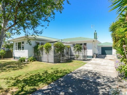 12 Trinity Crescent, Pirimai
