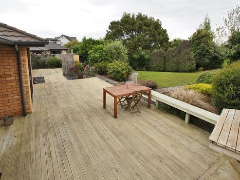 108 Saint James Drive, Huntington