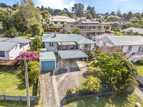 12 Lauderdale Road, Birkdale