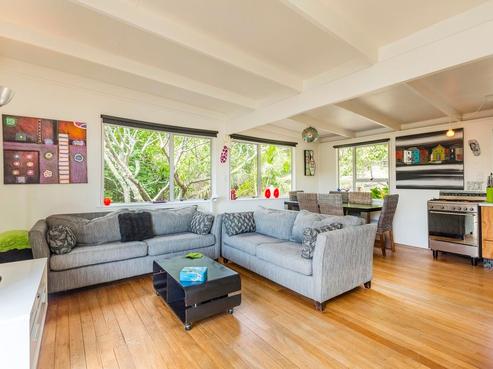43 Whakarite Road, Ostend