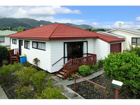 6 Dellwood Green, Richmond