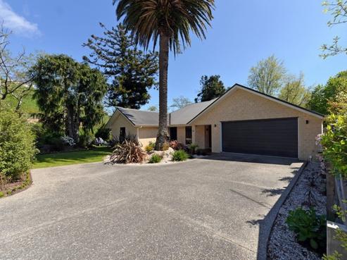 12 Sunningdale Drive, Stoke