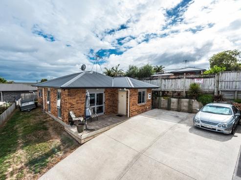 26 Pointon Glade, Grandview Heights