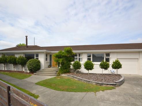 16 Cruickshank Crescent, Rosedale